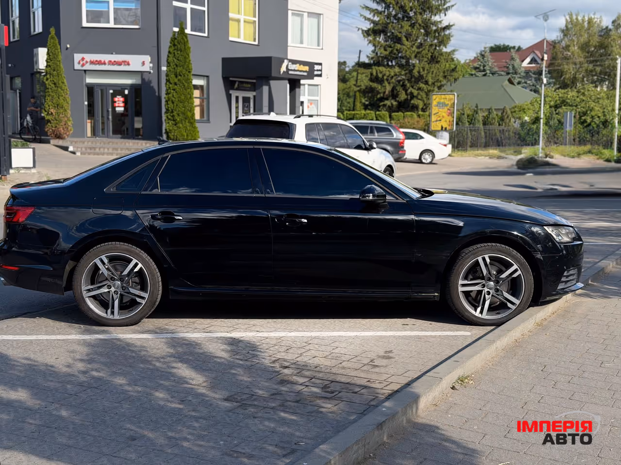 Audi A4 - фото 5