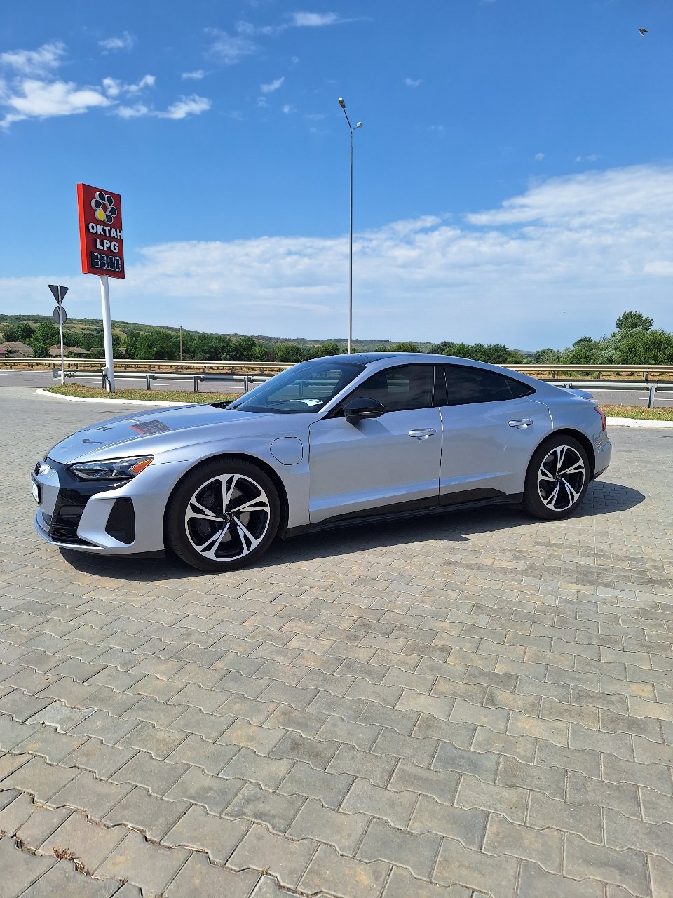 Audi e-tron GT - фото 18