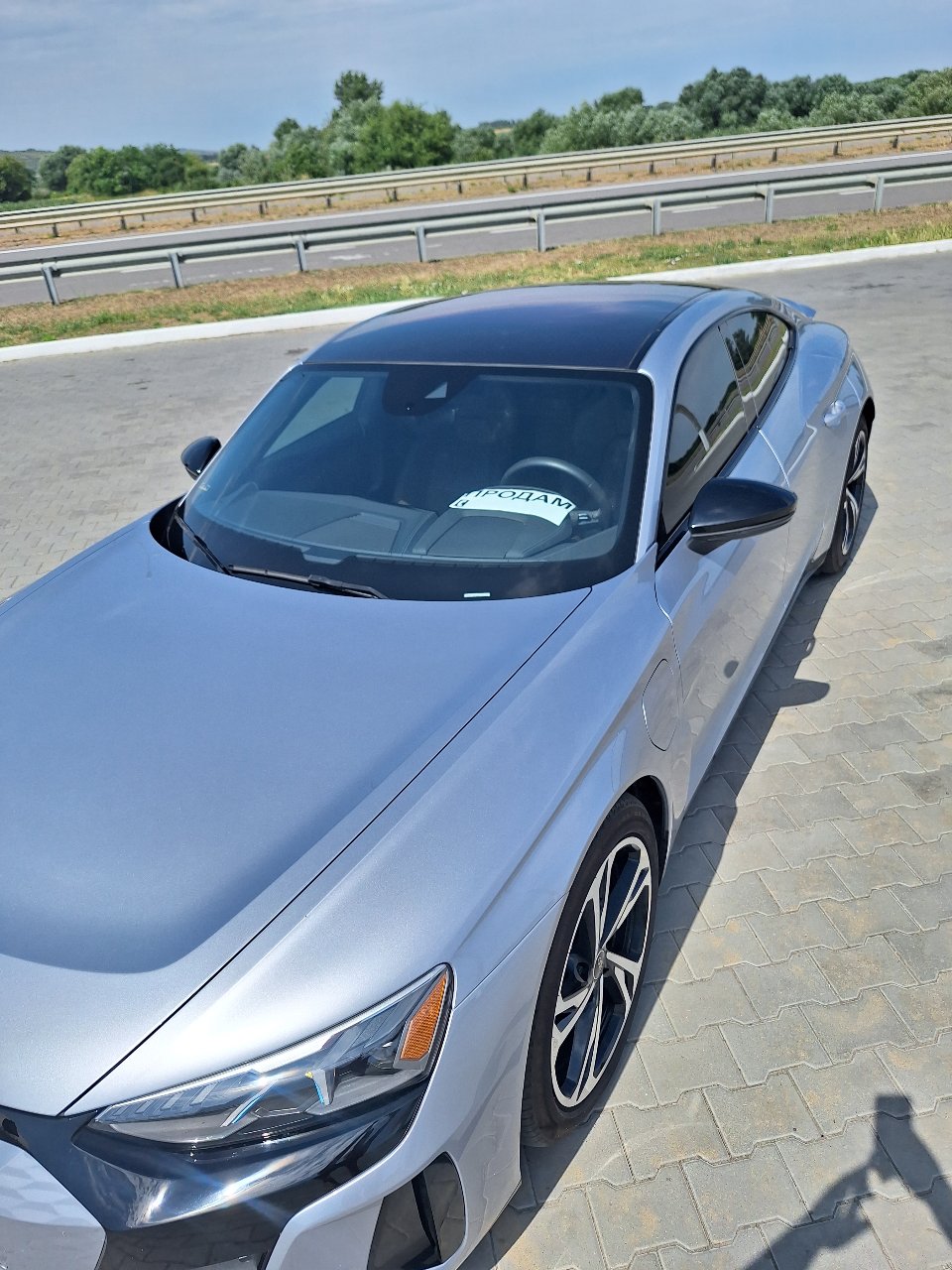 Audi e-tron GT - фото 1