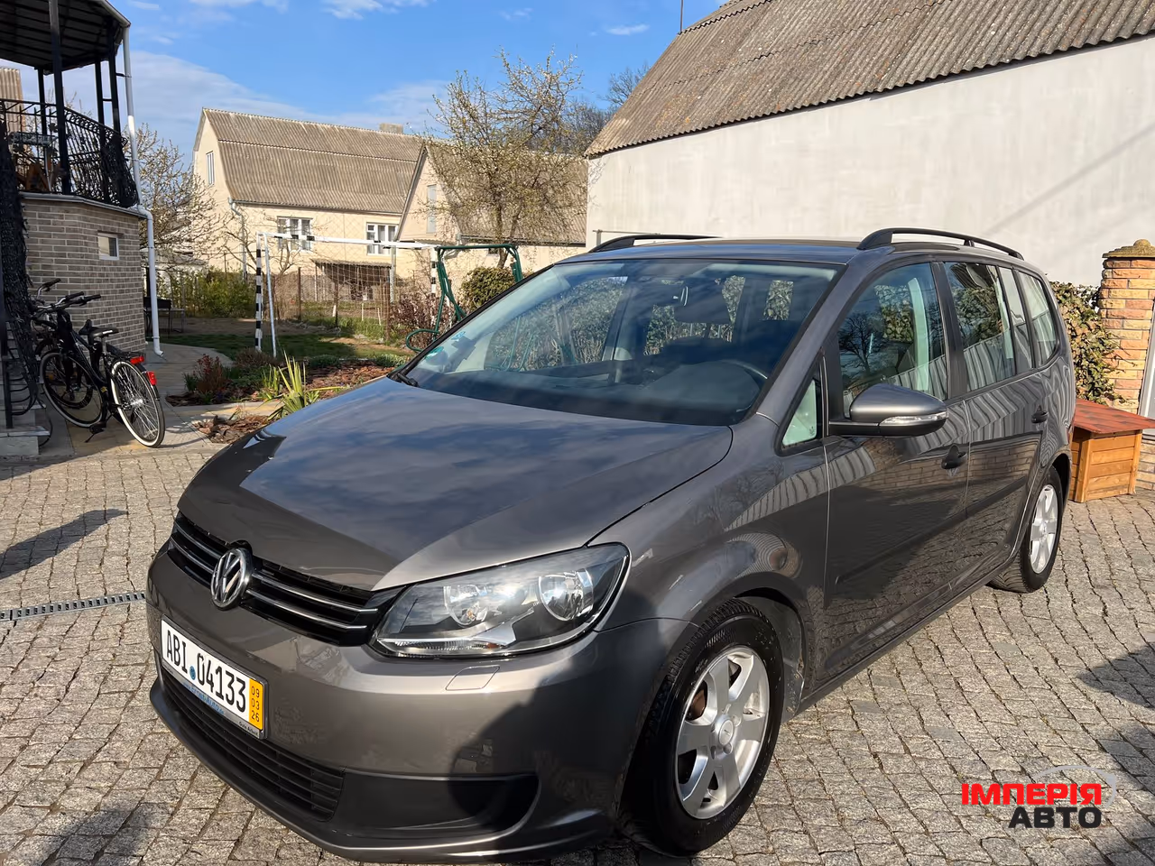 Volkswagen Touran - фото 1