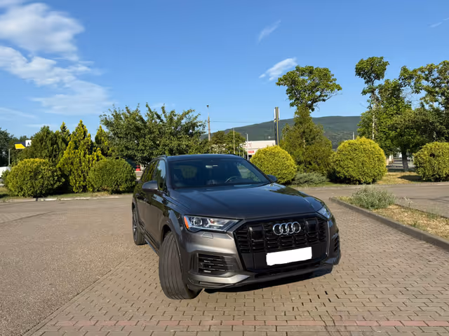 Audi Q7 - фото 1