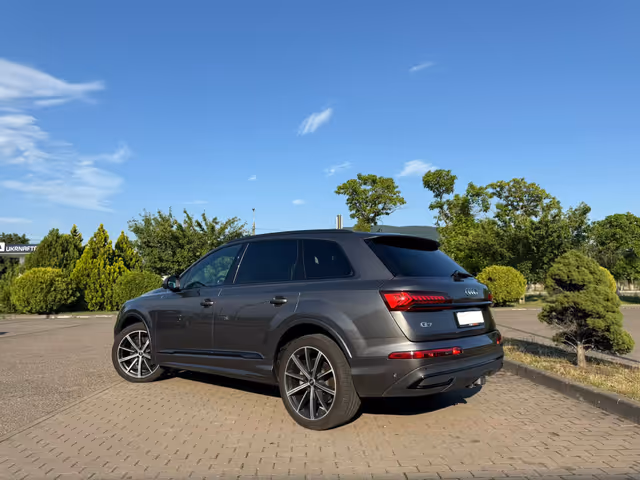 Audi Q7 - фото 3