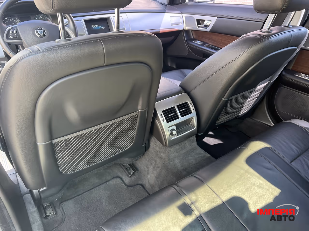 Jaguar XF - фото 26