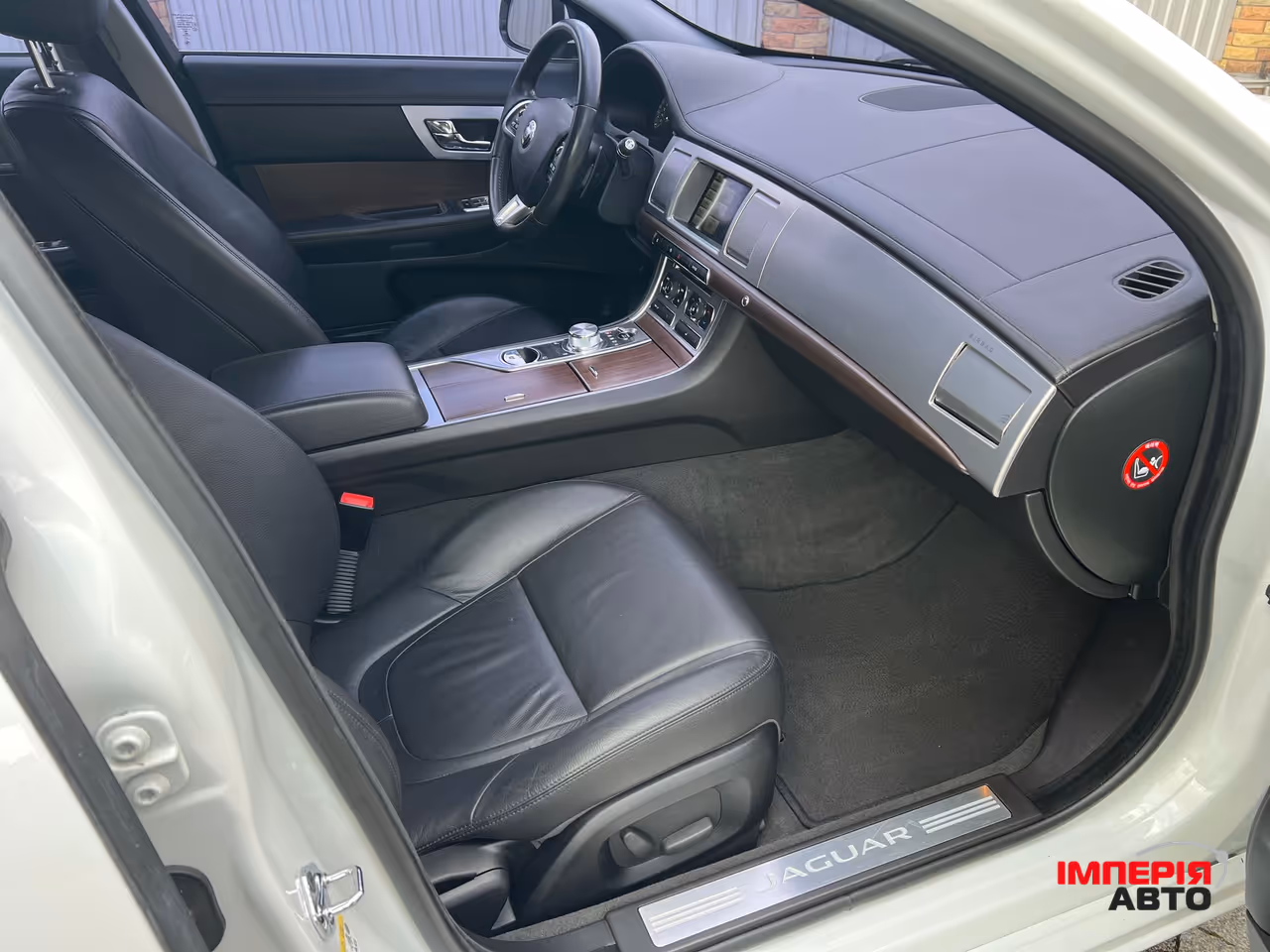 Jaguar XF - фото 53
