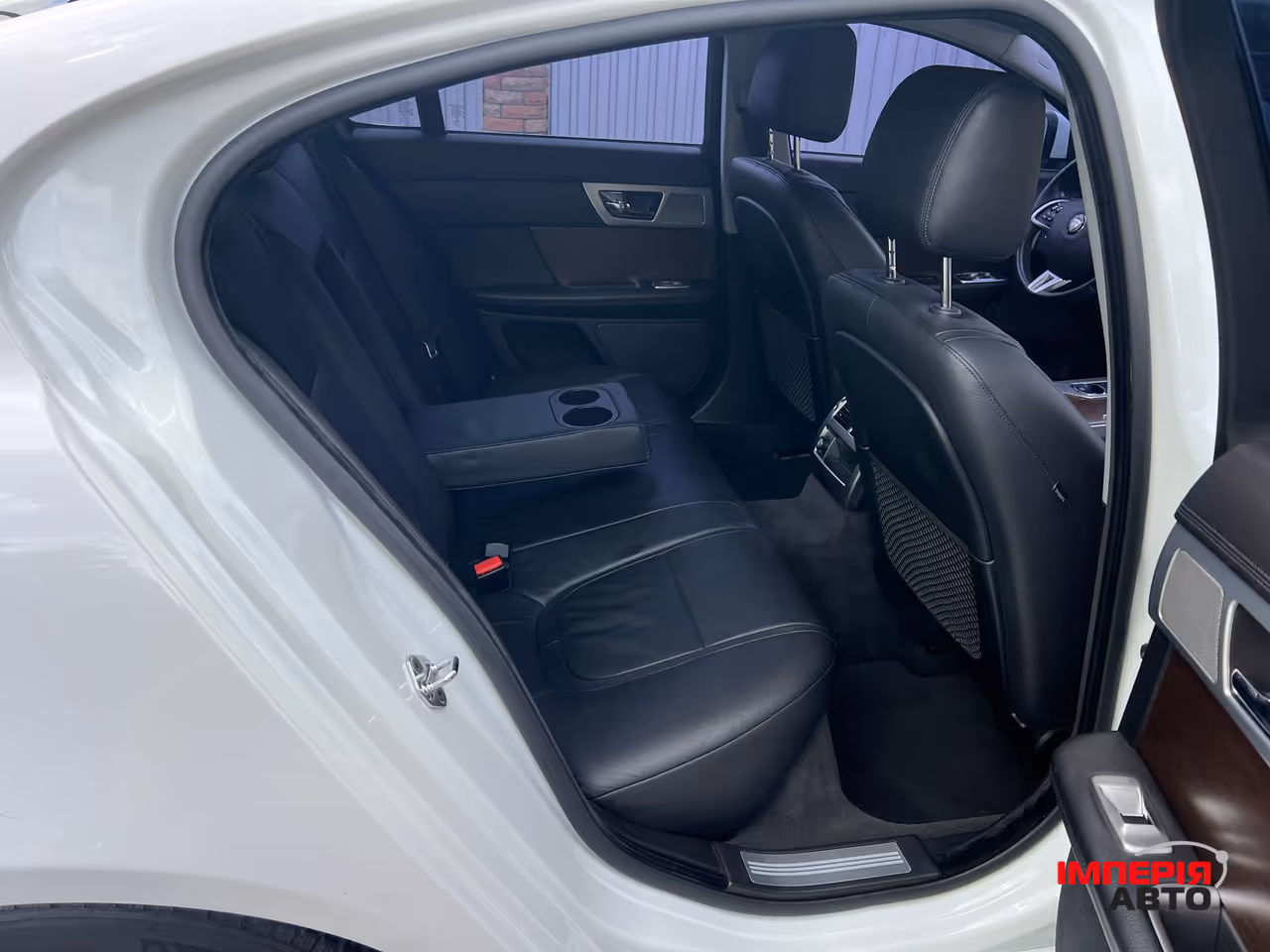 Jaguar XF - фото 51