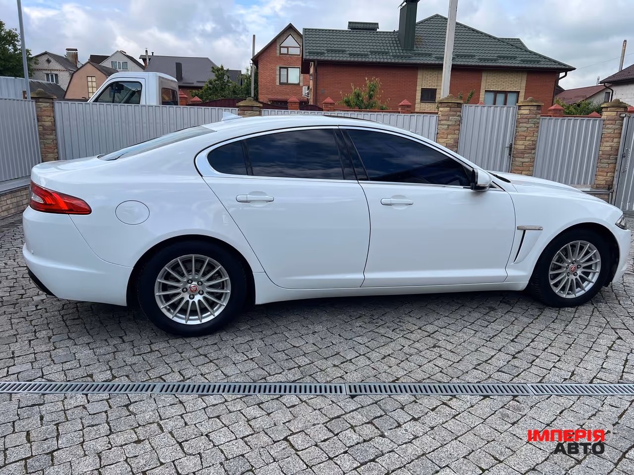 Jaguar XF - фото 48