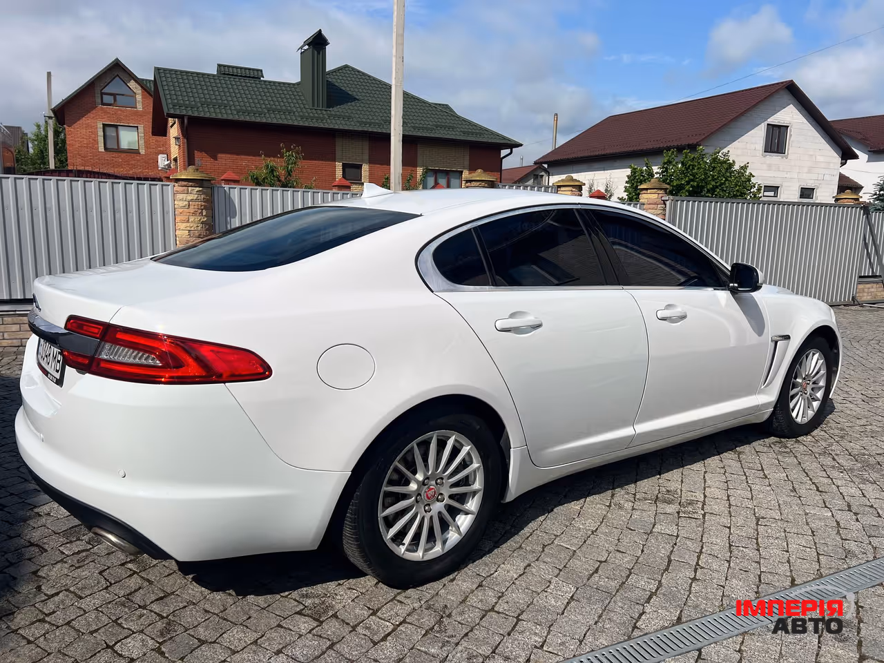 Jaguar XF - фото 10