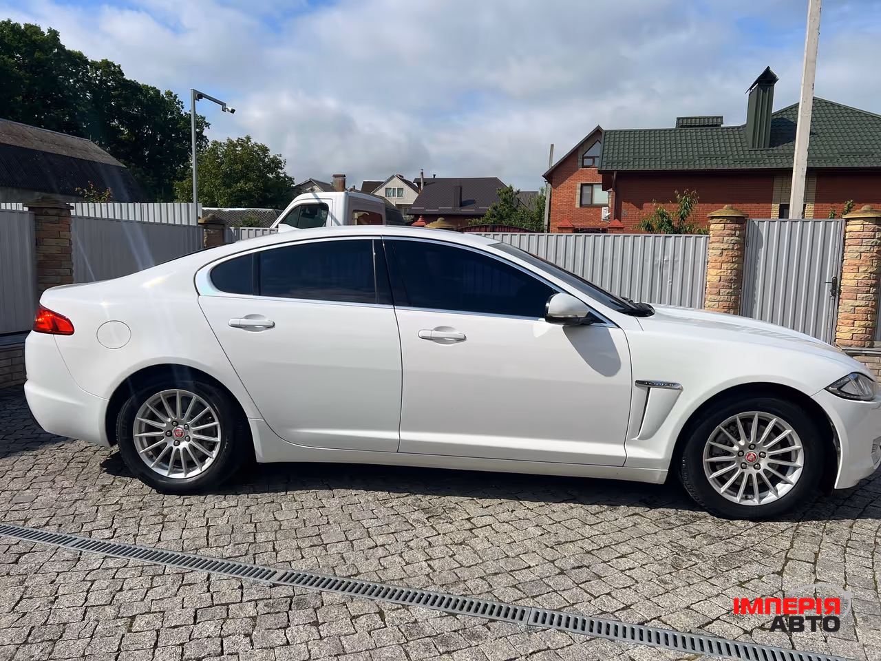 Jaguar XF - фото 6
