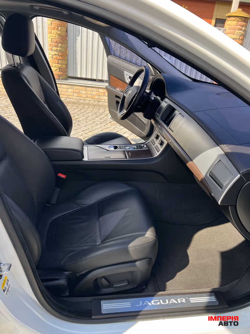 Jaguar XF - фото 32