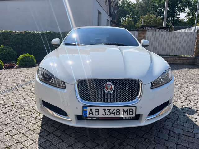 Jaguar XF - фото 4