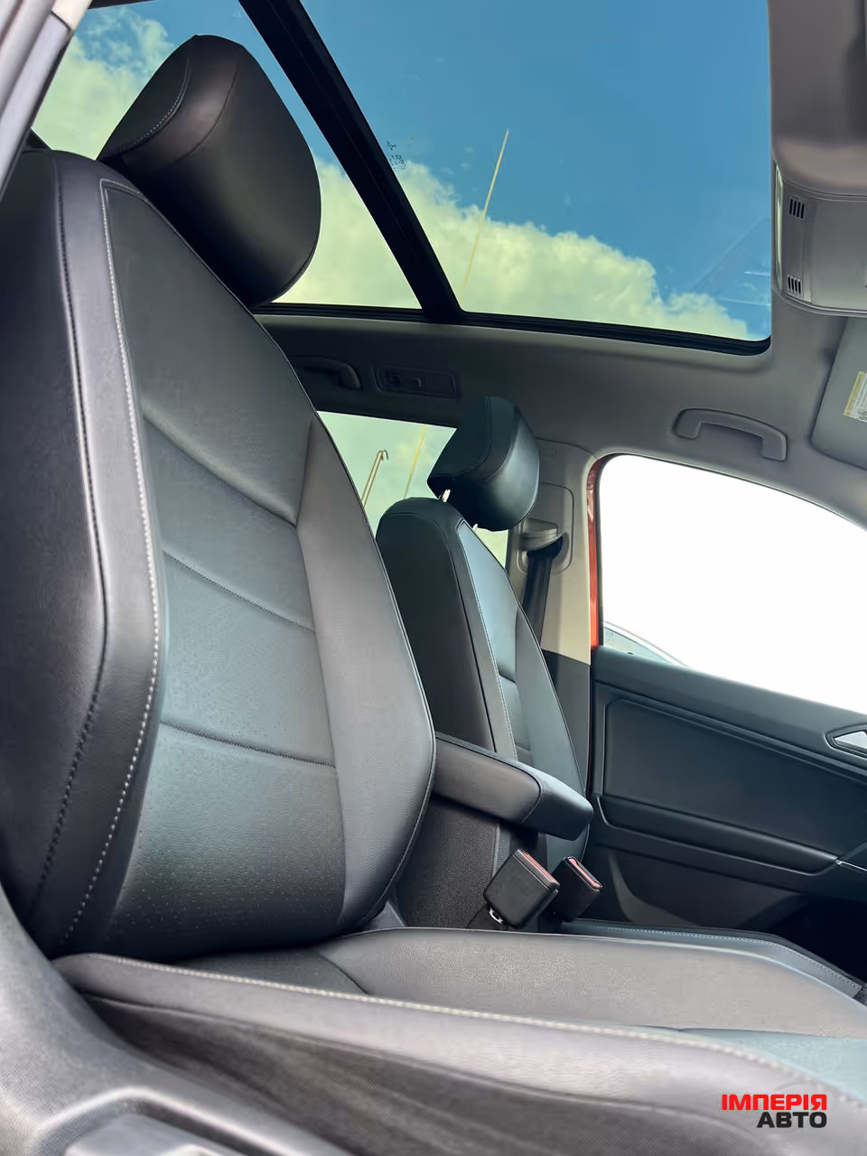Volkswagen Tiguan - фото 2
