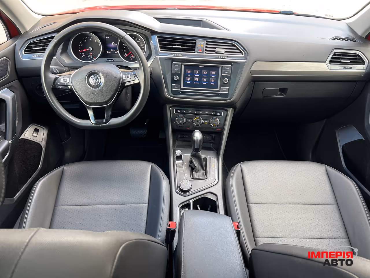 Volkswagen Tiguan - фото 9