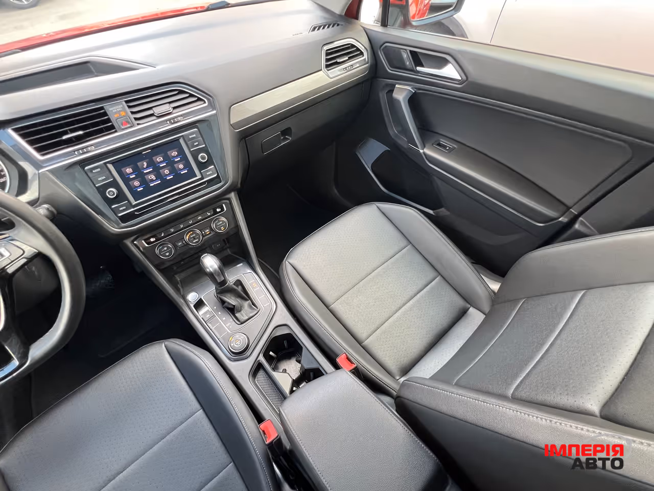 Volkswagen Tiguan - фото 7