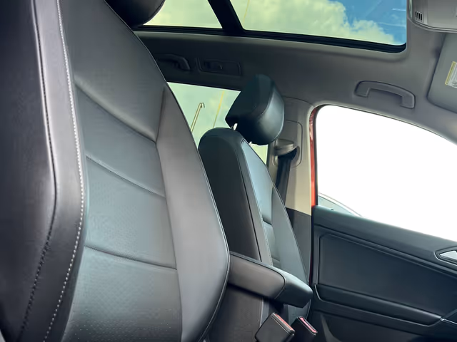 Volkswagen Tiguan - фото 2