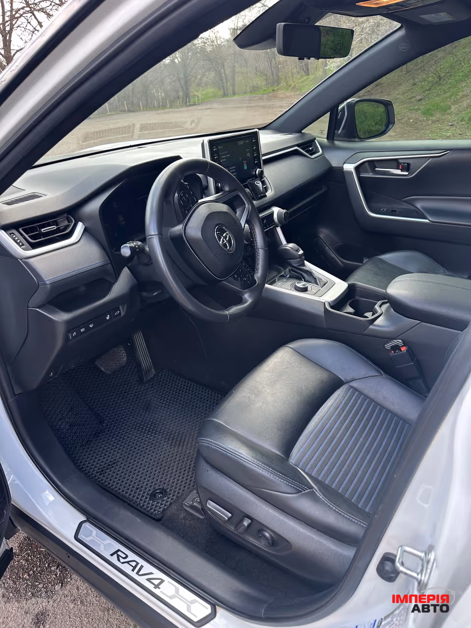 Toyota RAV4 - фото 8