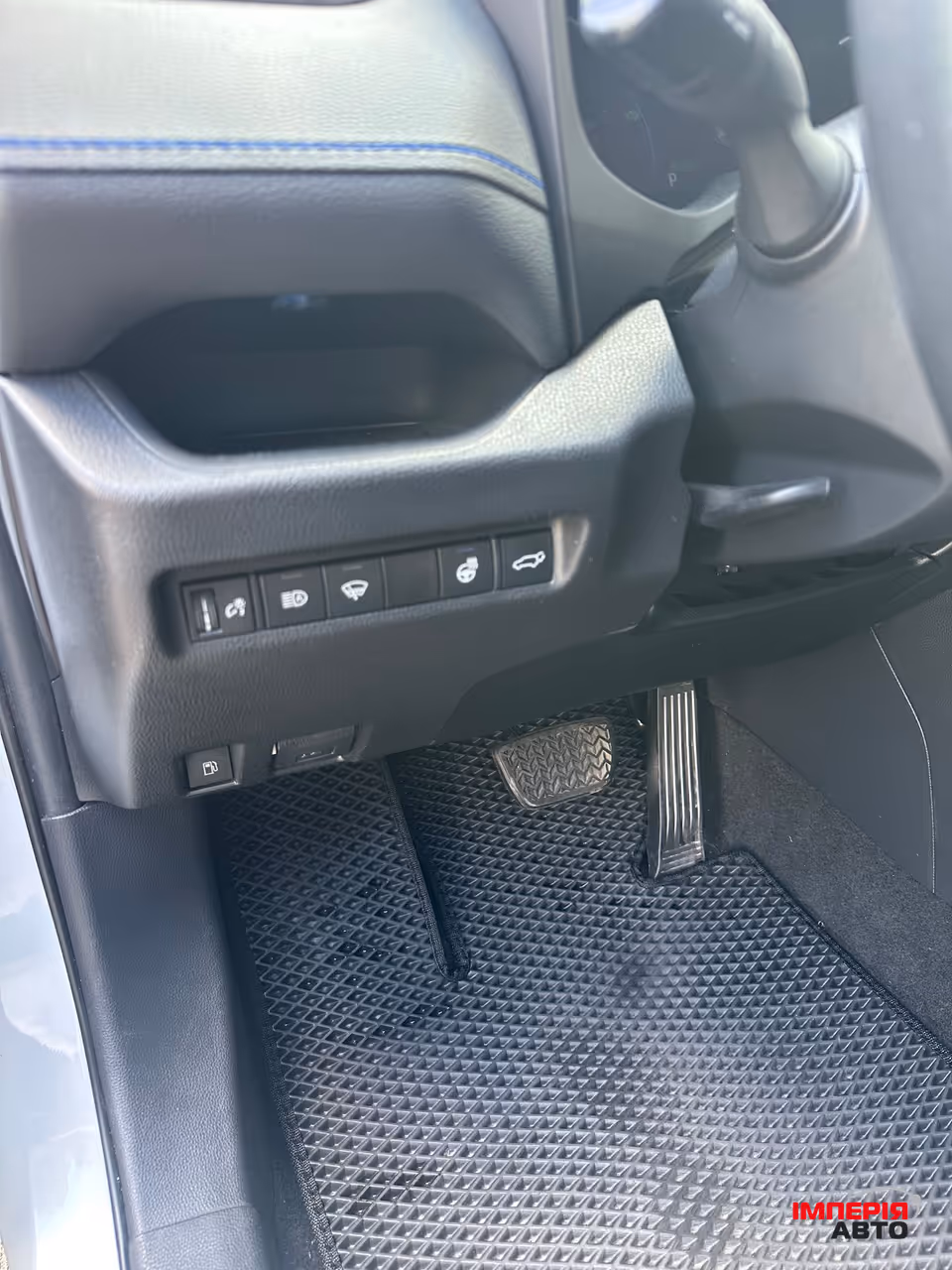 Toyota RAV4 - фото 9