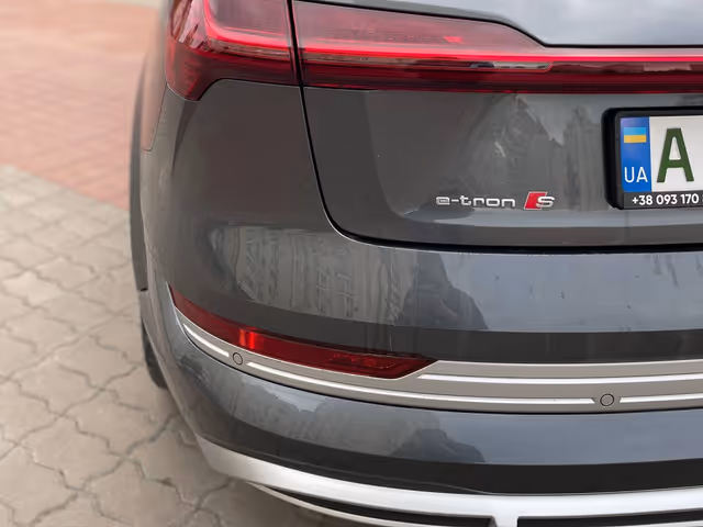 Audi e-tron S - фото 5