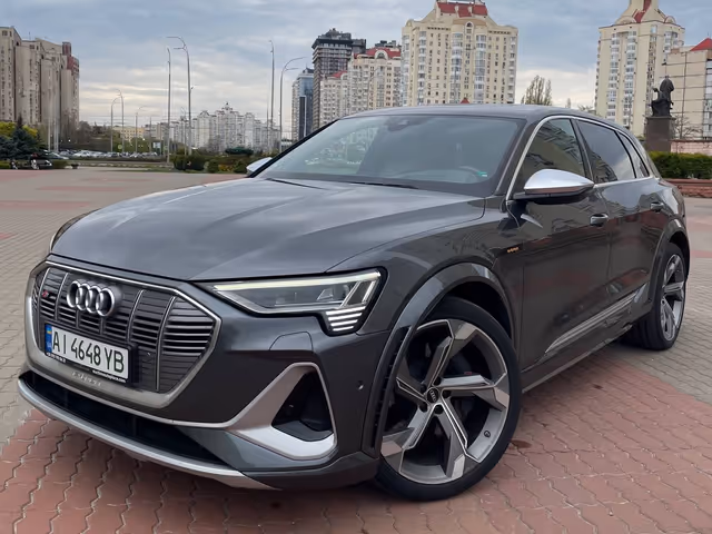 Audi e-tron S - фото 1