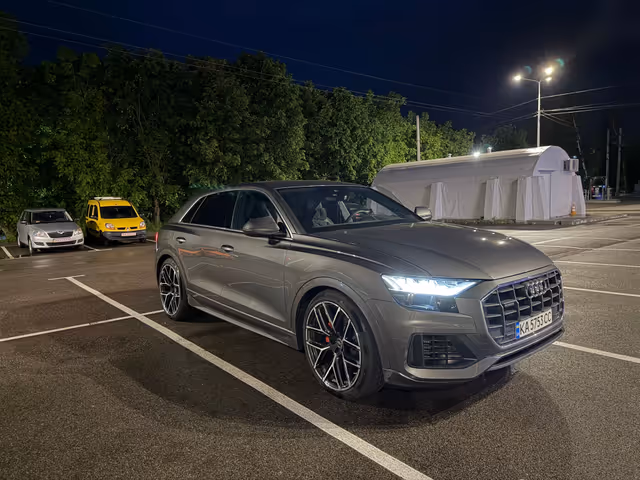 Audi Q8 - фото 1