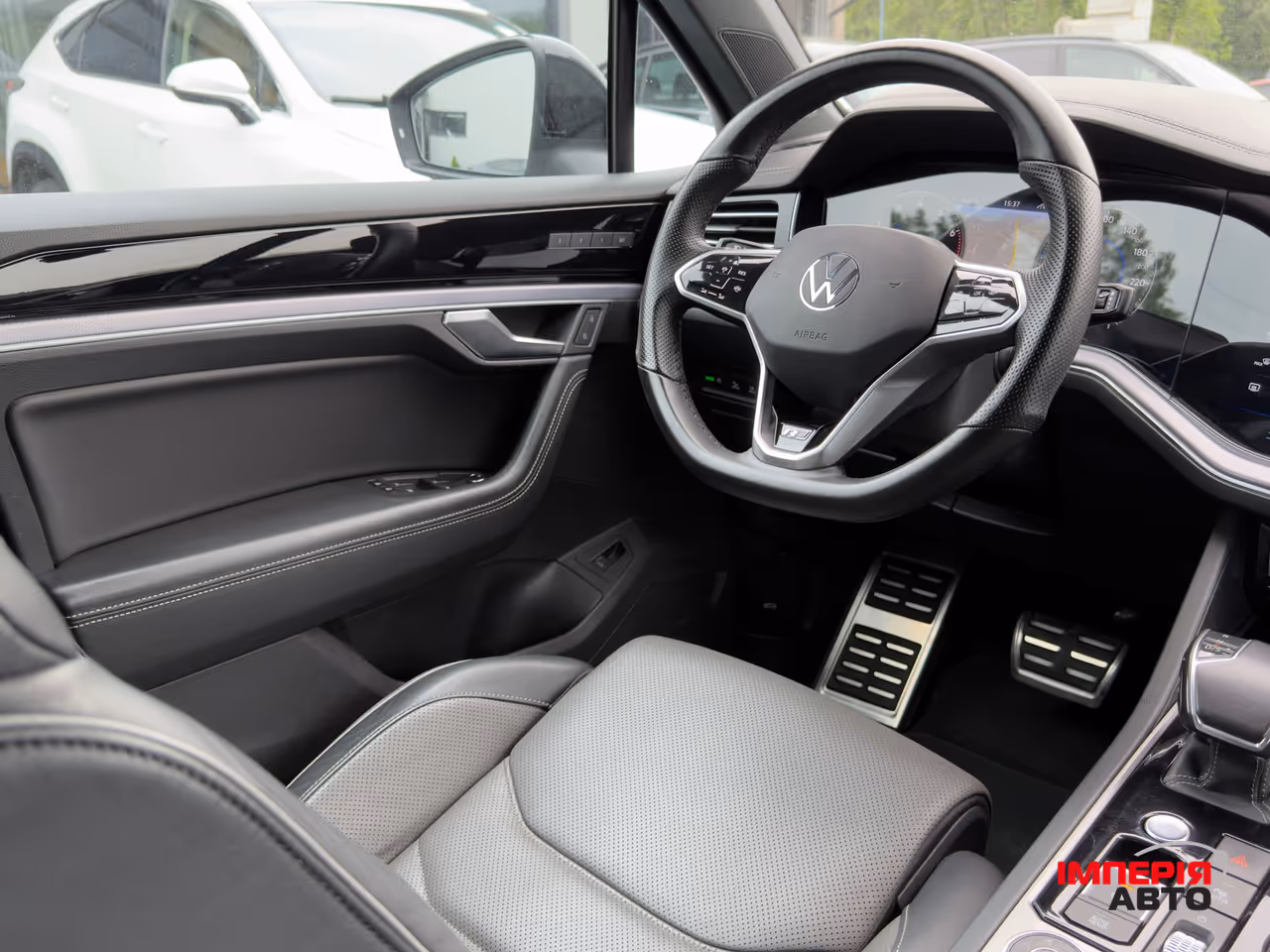 Volkswagen Touareg - фото 11