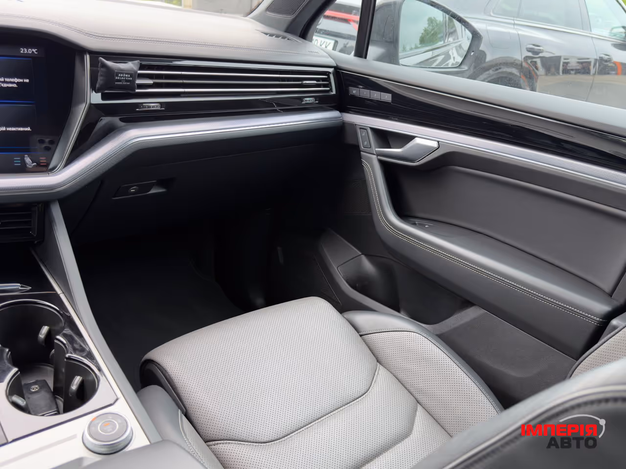 Volkswagen Touareg - фото 12