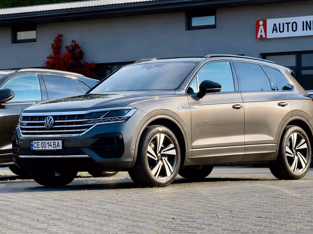 Volkswagen Touareg - фото 1