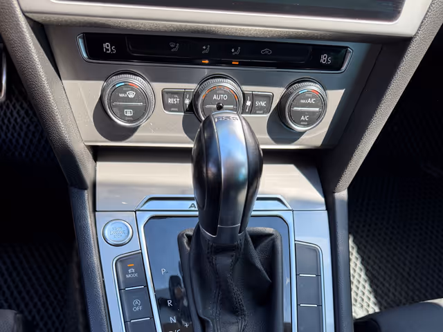 Volkswagen Passat - фото 4