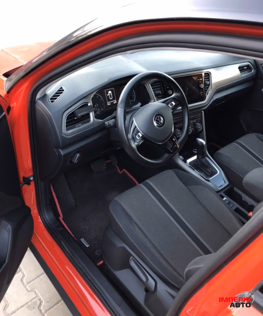 Volkswagen T-Roc - фото 10