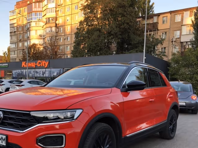 Volkswagen T-Roc - фото 1