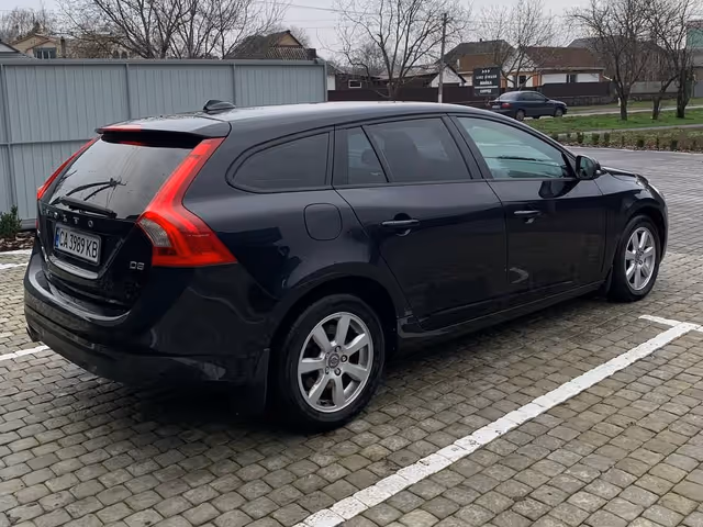 Volvo V60 - фото 4