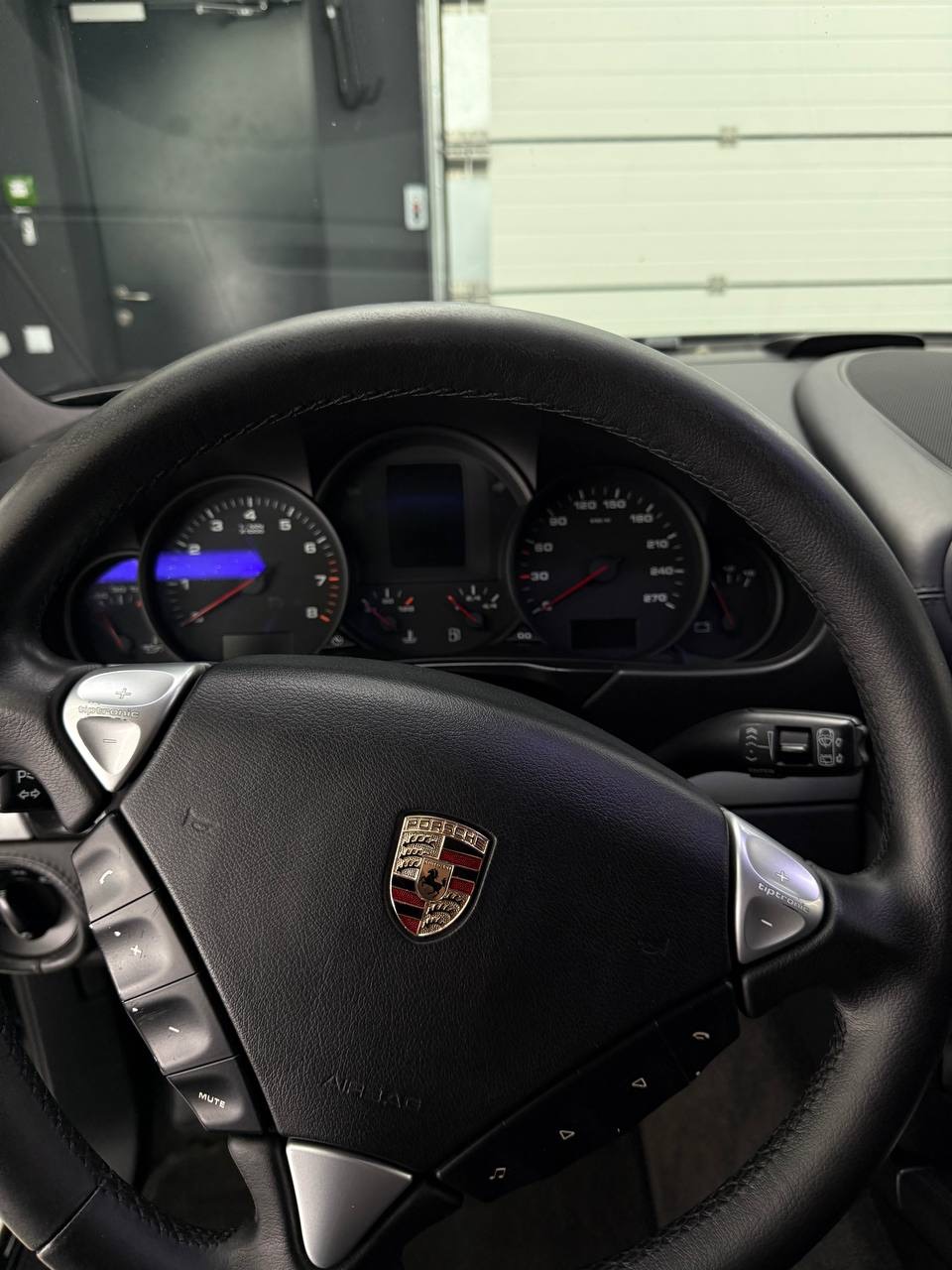 Porsche Cayenne - фото 13