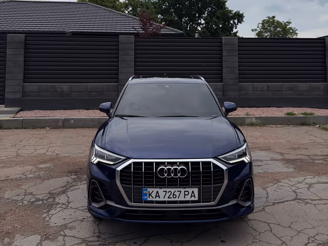 Audi Q3 - фото 1