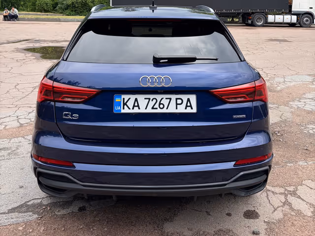 Audi Q3 - фото 4