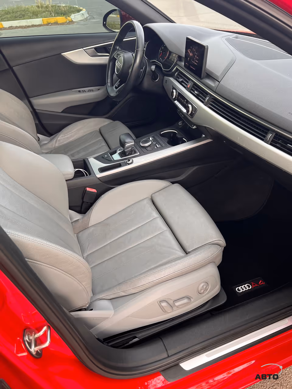 Audi A4 - фото 5