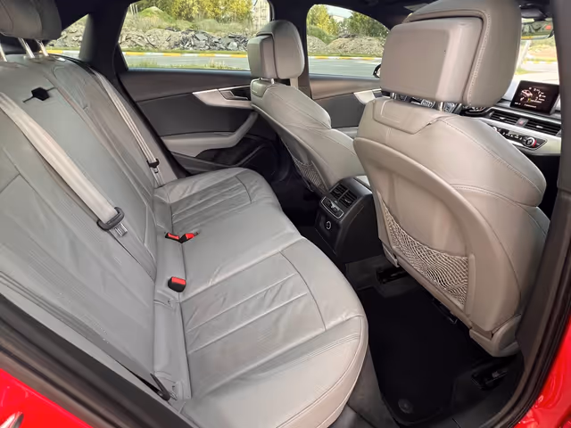 Audi A4 - фото 4