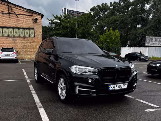 BMW X5 - фото 1