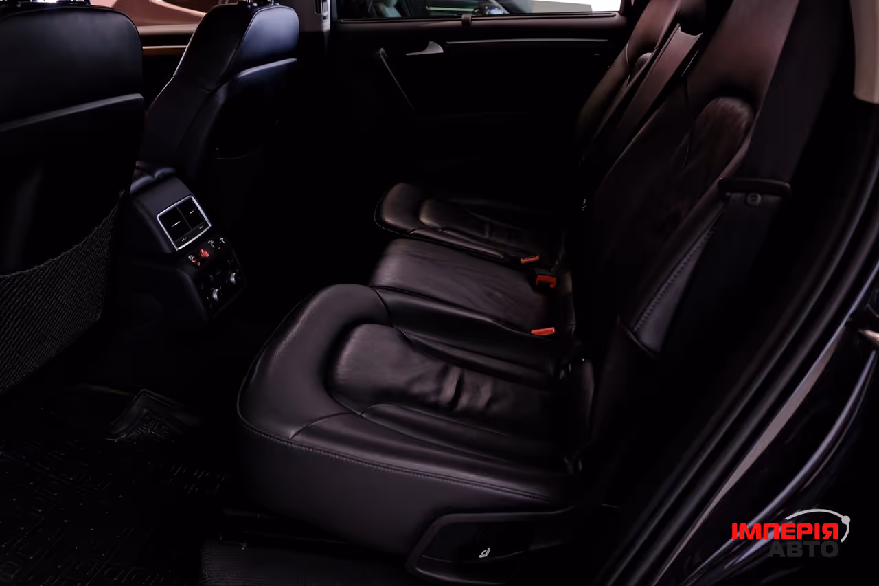 Audi Q7 - фото 8