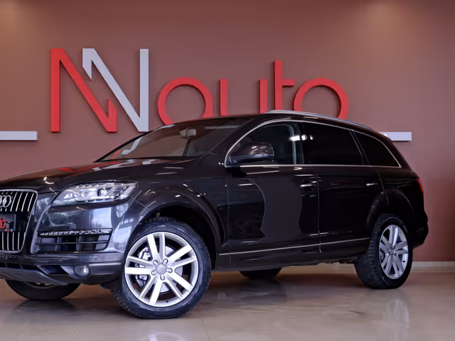 Audi Q7 - фото 1