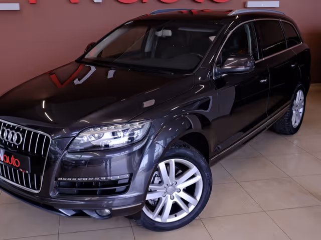 Audi Q7 - фото 2