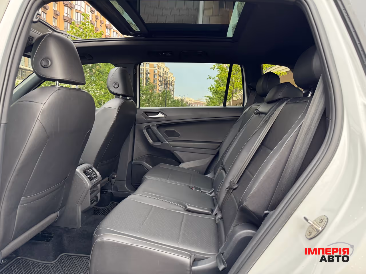 Volkswagen Tiguan - фото 8
