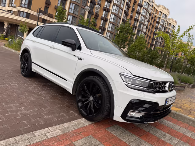 Volkswagen Tiguan - фото 1