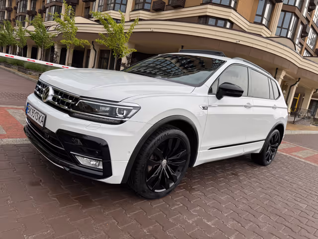 Volkswagen Tiguan - фото 4