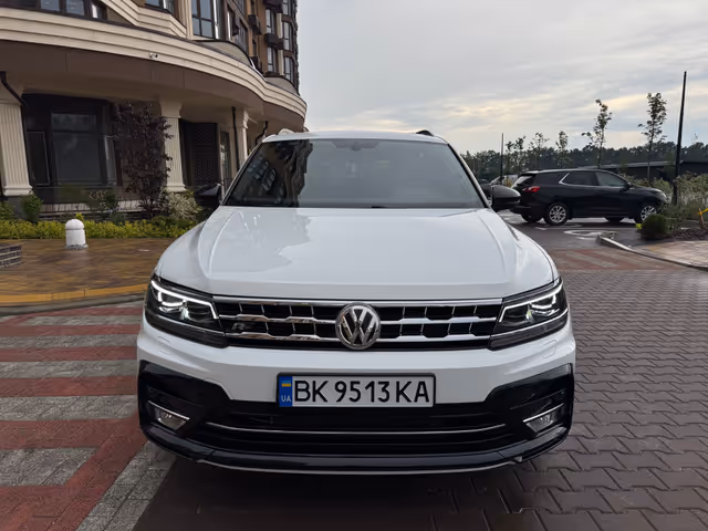 Volkswagen Tiguan - фото 5