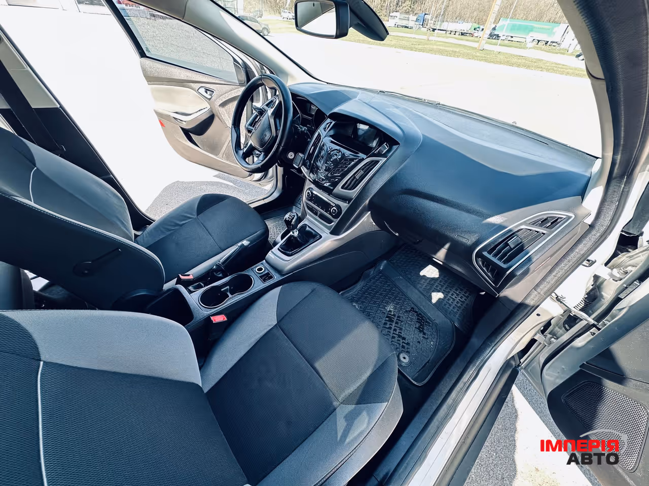 Ford Focus - фото 8