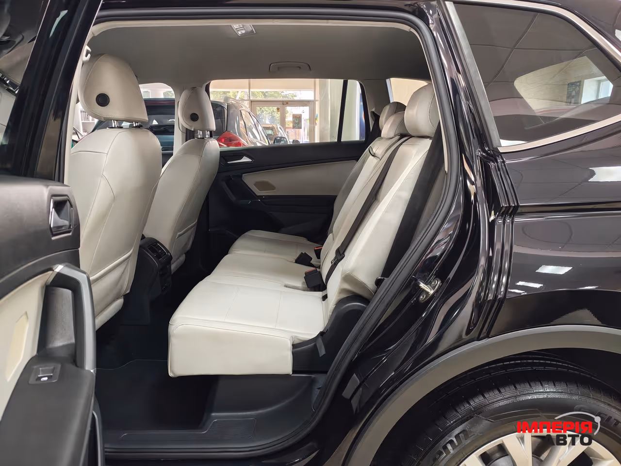 Volkswagen Tiguan - фото 8