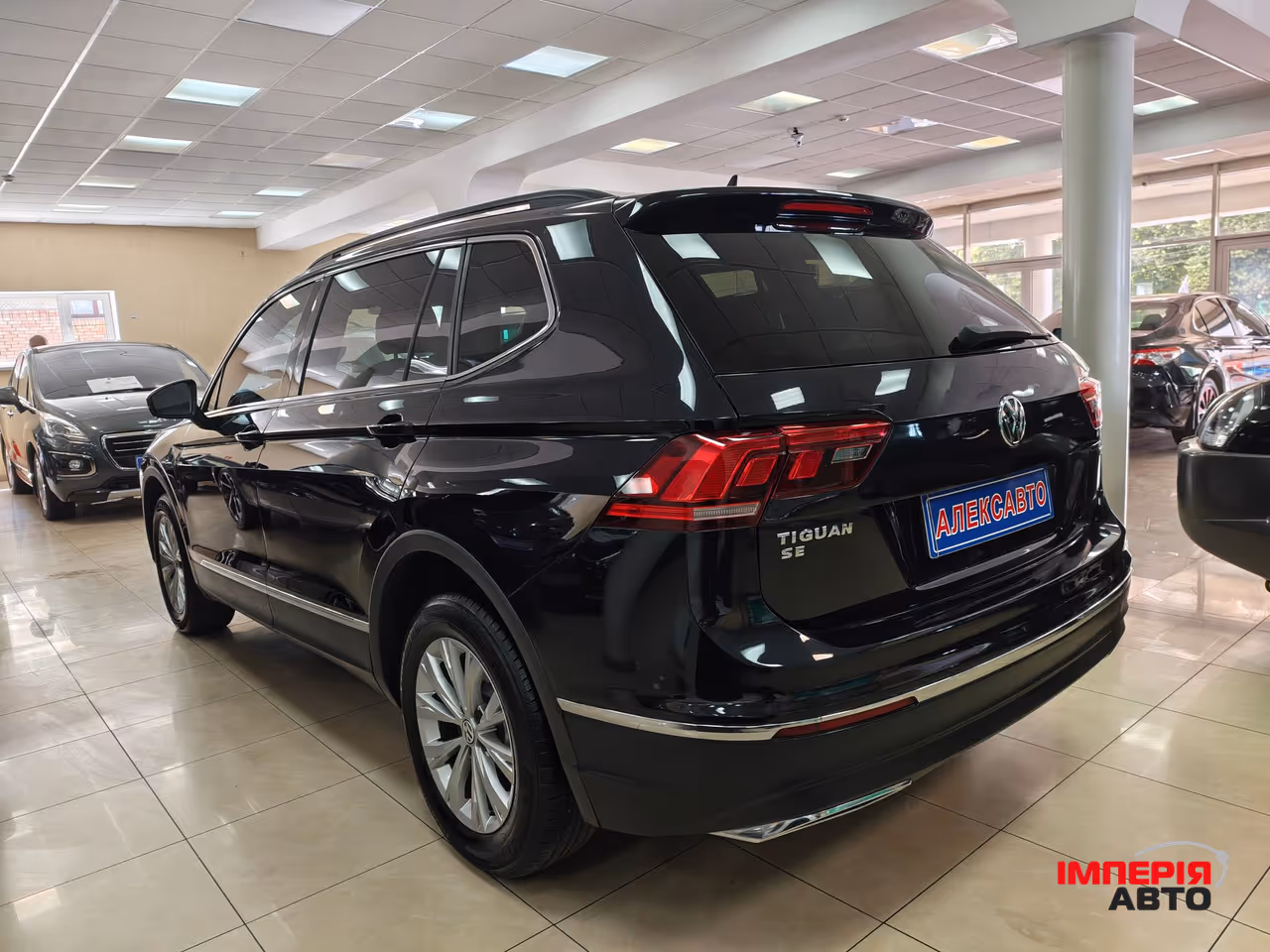 Volkswagen Tiguan - фото 4
