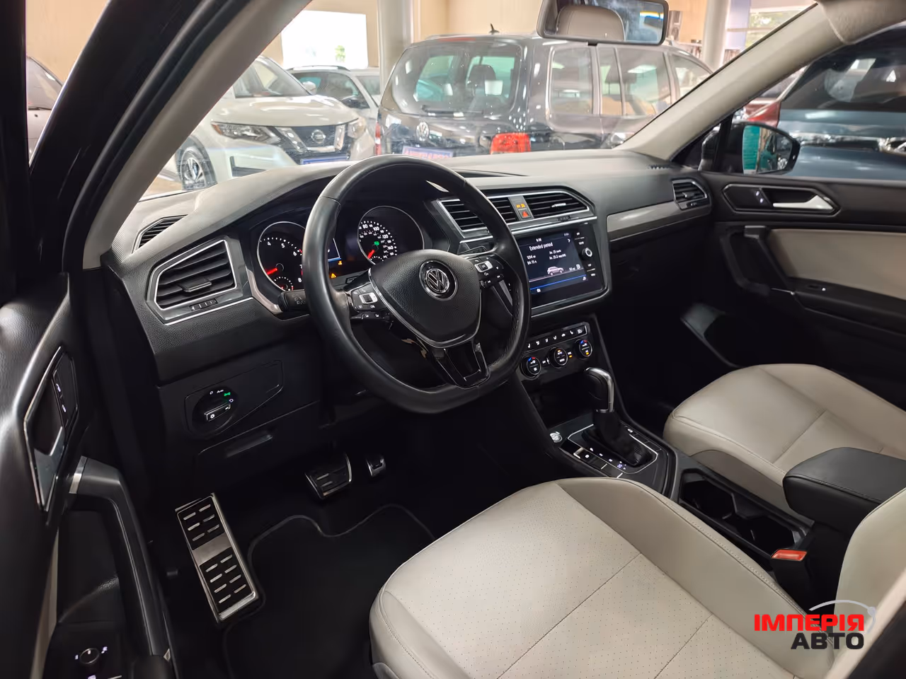 Volkswagen Tiguan - фото 9