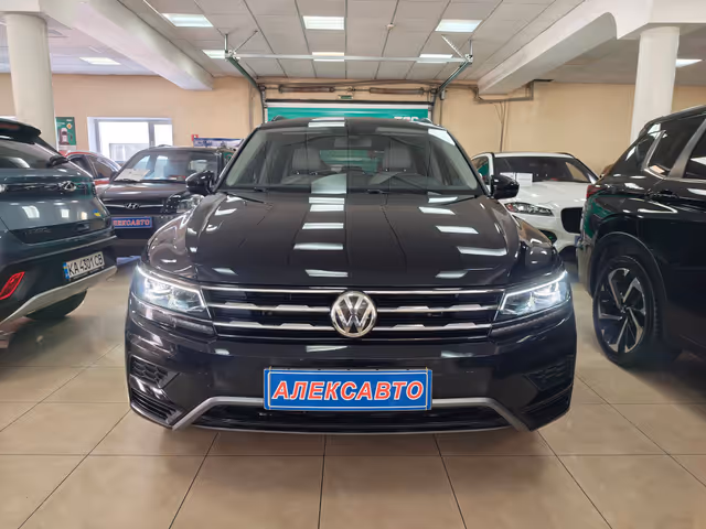 Volkswagen Tiguan - фото 2