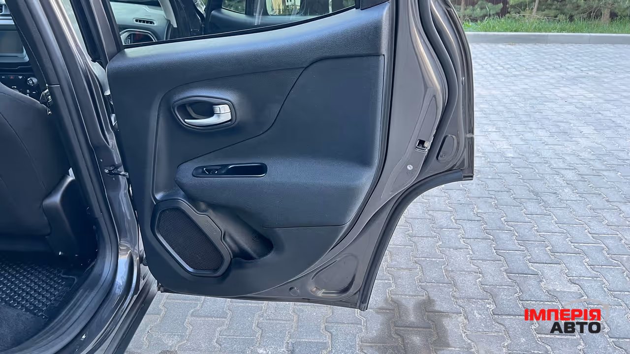 Jeep Renegade - фото 15