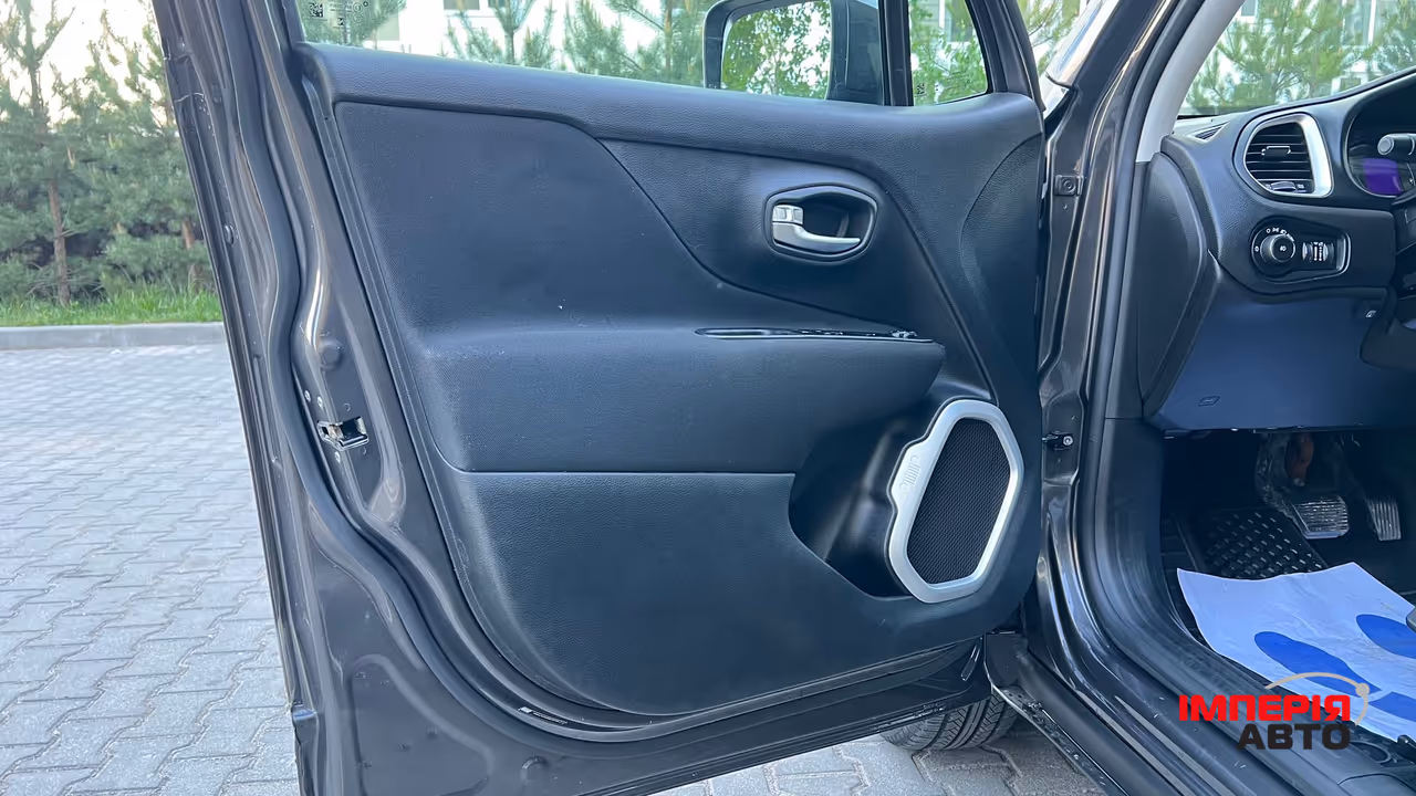 Jeep Renegade - фото 11